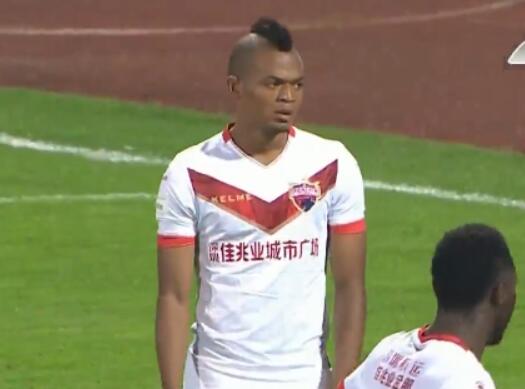 他们以青年之热血和无畏为国家和民族奋斗着，也感染和指引着一代代青年树立远大志向，继续奋斗前行